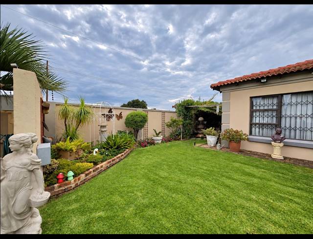 3 BEDROOM TOWNHOUSE FOR SALE IN RIVERSDALE
